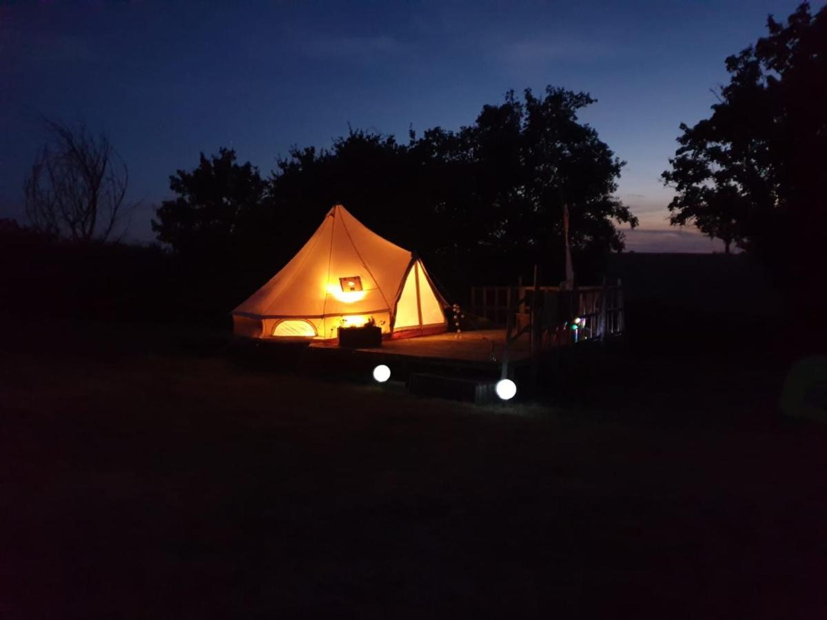 Camping La Petite Houmee Curzay-sur-Vonne ภายนอก รูปภาพ