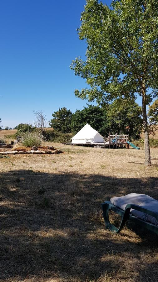 Camping La Petite Houmee Curzay-sur-Vonne ภายนอก รูปภาพ